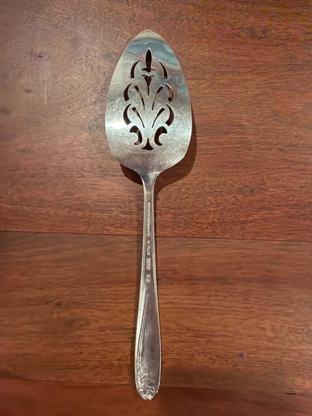 Vintage Wm. Rogers Silverplate Pierced Pie Cake Server Silver Tulip Pattern - Picture 4 of 5